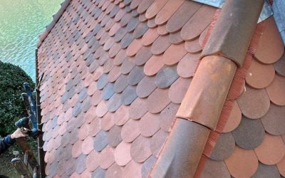 Accueil 2 Rénovation d’une couverture en tuiles écailles à Annecy : réfection d’une toiture d’entrée sur une maison du bord du lac