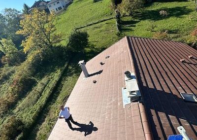 Toiture rénovée après nos travaux de couverture de toiture à Annecy