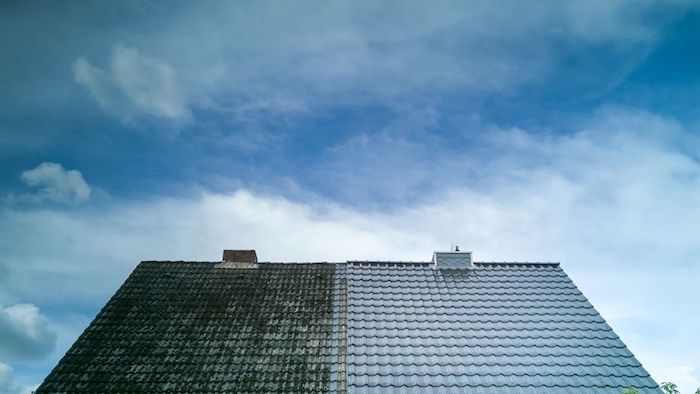 Nettoyage et démoussage de toiture à Annecy