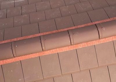 Rénovation complète d'une toiture, charpente, couverture et faîtage, par GD Rénov